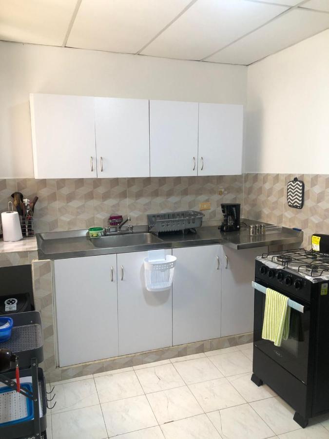 Habitaciones Independientes Cerca Al Aeropuerto 1 Cartagena Bagian luar foto